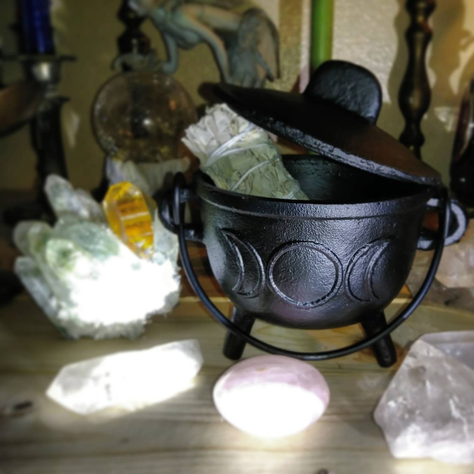 Cast Iron Witch Cauldron Three Legs Stove Oven for Incense Burning